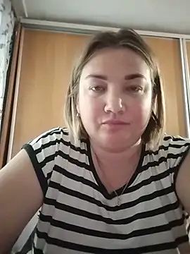 Snapshot of MiyaOlliver chatting on June 9, 2026, 10:05 am MiyaOlliver online show from June 9, 2026, 10:05 am