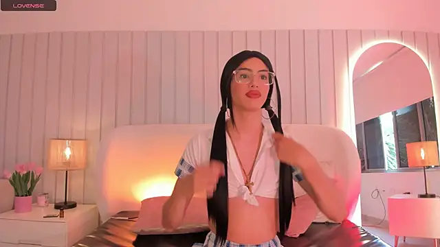 nicki-west online show from August 3, 2026, 7:53 pm