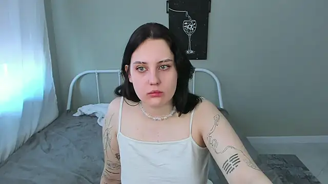 MollyKasaguno online show from April 30, 2026, 6:09 am