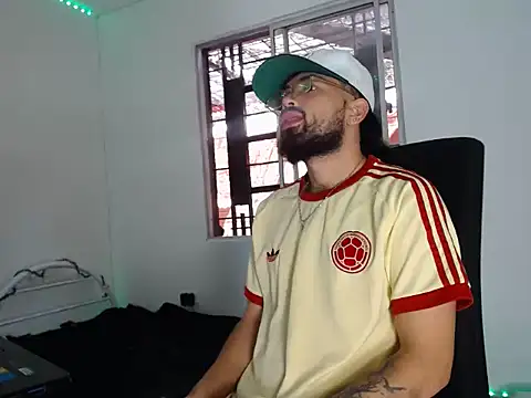 camilorestrepo77 online show from May 26, 2026, 2:26 pm