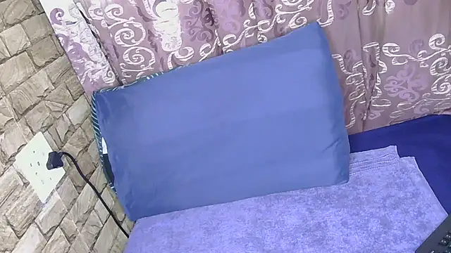 Sweethoneyglow online show from May 18, 2026, 7:24 am