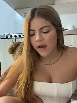 dulcemeggan online show from April 29, 2026, 5:00 am