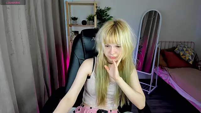 Snapshot of Ammelia_Backerr chatting on May 7, 2026, 1:21 am Ammelia Backerr online show from May 7, 2026, 1:21 am