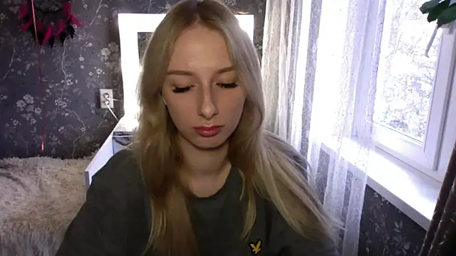 AliceTwinkle online show from April 29, 2026, 11:47 am