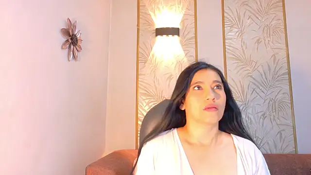 Snapshot of Dalila_5 chatting on June 5, 2026, 7:19 pm Dalila 5 online show from June 5, 2026, 7:19 pm
