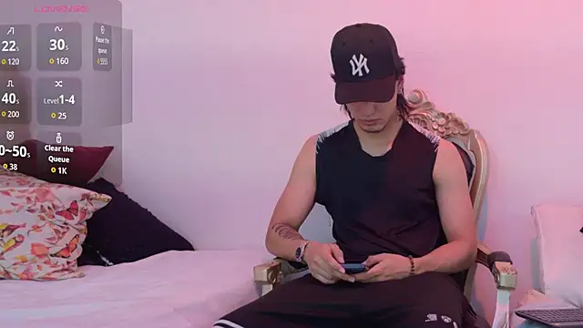 sweetauracouple online show from June 16, 2026, 12:16 pm