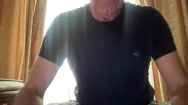Snapshot of henrybull007 chatting on June 1, 2026, 7:52 am henrybull007 online show from June 1, 2026, 7:52 am