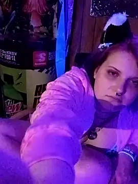 yourfavfallenstar online show from April 30, 2026, 2:07 am
