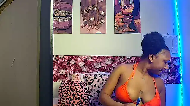 Snapshot of EnchantingLisa chatting on May 25, 2026, 4:23 am EnchantingLisa online show from May 25, 2026, 4:23 am