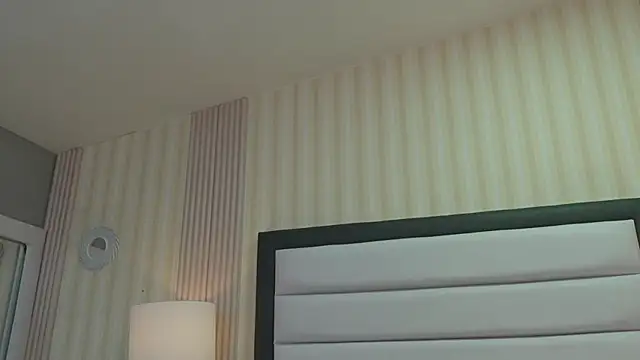 Snapshot of VioletSweetts chatting on June 25, 2026, 2:42 am VioletSweetts online show from June 25, 2026, 2:42 am