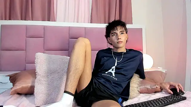 Snapshot of christopher_robin4 chatting on May 15, 2026, 7:34 pm christopher robin4 online show from May 15, 2026, 7:34 pm