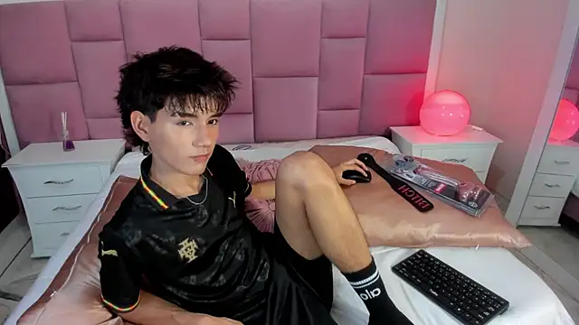 Snapshot of christopher_robin4 chatting on June 4, 2026, 7:29 pm christopher robin4 online show from June 4, 2026, 7:29 pm