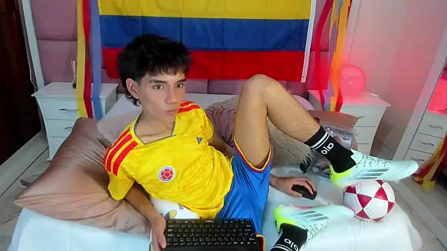 Snapshot of christopher_robin4 chatting on June 11, 2026, 7:33 pm christopher robin4 online show from June 11, 2026, 7:33 pm