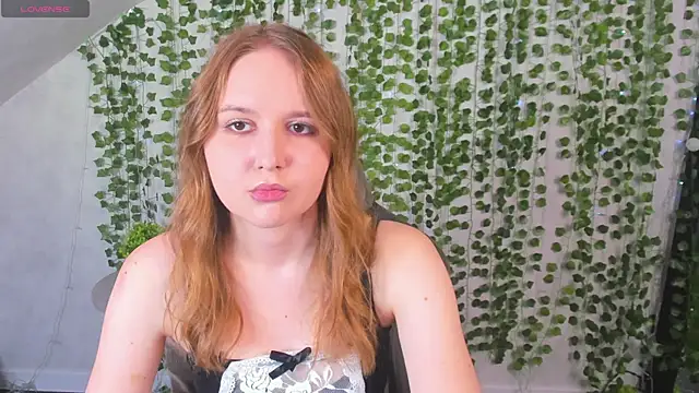 Snapshot of Emmaa_Kimm chatting on July 7, 2026, 12:57 am Emmaa Kimm online show from July 7, 2026, 12:57 am