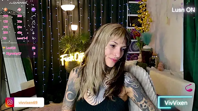 VivVixen online show from May 20, 2026, 4:04 pm