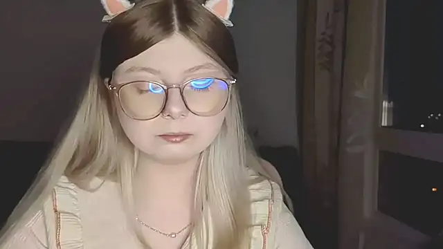 YukiBlush online show from May 6, 2026, 4:44 pm