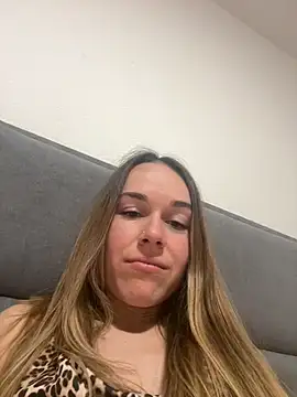 Naomi-Smile online show from April 30, 2026, 8:57 pm