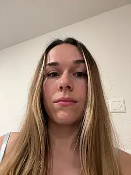 Naomi-Smile online show from April 28, 2026, 7:51 pm