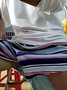 Snapshot of Kiet_Mot_Minh_O_Nha chatting on May 1, 2026, 3:39 pm Kiet Mot Minh O Nha online show from May 1, 2026, 3:39 pm