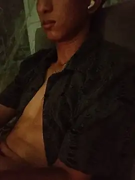 Snapshot of Kiet_Mot_Minh_O_Nha chatting on May 18, 2026, 4:01 pm Kiet Mot Minh O Nha online show from May 18, 2026, 4:01 pm
