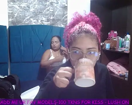 Snapshot of YANELISHOTT chatting on May 25, 2026, 12:59 pm YANELISHOTT online show from May 25, 2026, 12:59 pm
