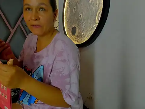 DeborayDark online show from May 6, 2026, 7:40 pm