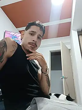 Snapshot of Real_latin_masajes chatting on July 30, 2026, 4:11 am Real latin masajes online show from July 30, 2026, 4:11 am