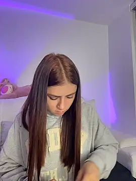 Snapshot of EmilyCxx chatting on August 5, 2026, 3:33 am EmilyCxx online show from August 5, 2026, 3:33 am
