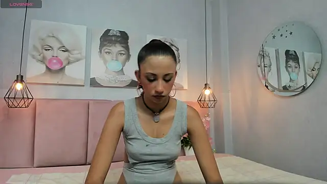Miabloom19  online show from May 9, 2026, 3:10 am