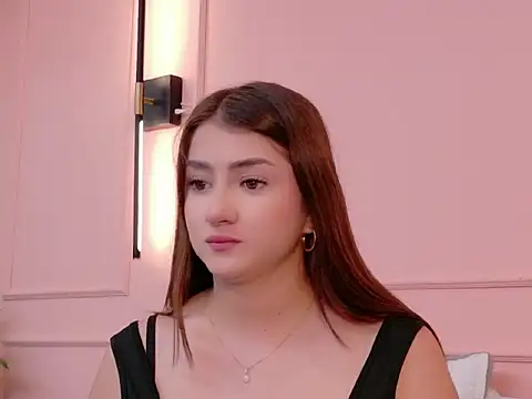DanielleDNicola online show from May 11, 2026, 1:23 pm