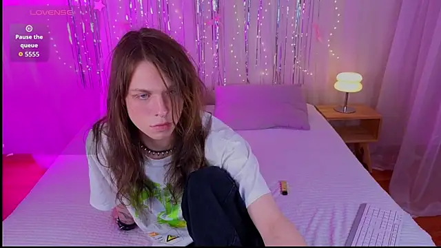  lou1s  online show from April 30, 2026, 10:36 pm