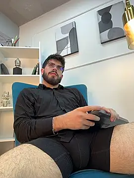 DomBoy  online show from June 13, 2026, 8:07 pm