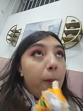 RoxanneDiaz online show from June 11, 2026, 2:33 am