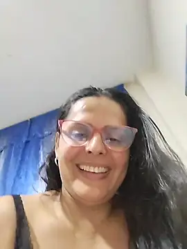 Snapshot of Bella_Morena27 chatting on May 5, 2026, 3:42 am Bella Morena27 online show from May 5, 2026, 3:42 am
