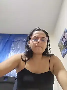 Snapshot of Bella_Morena27 chatting on May 12, 2026, 2:08 am Bella Morena27 online show from May 12, 2026, 2:08 am