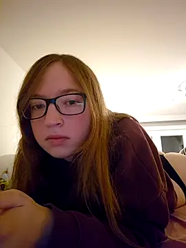 Snapshot of Freaky-Doll chatting on July 22, 2026, 8:33 pm Freaky-Doll online show from July 22, 2026, 8:33 pm
