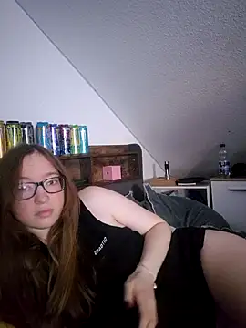 Snapshot of Freaky-Doll chatting on June 16, 2026, 5:24 pm Freaky-Doll online show from June 16, 2026, 5:24 pm