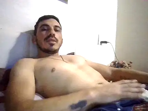 Valmorleandro21 online show from April 29, 2026, 10:49 pm