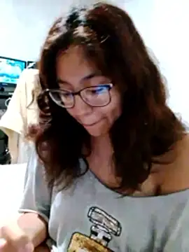 Snapshot of Grace_Moon04 chatting on June 16, 2026, 8:03 am Grace Moon04 online show from June 16, 2026, 8:03 am