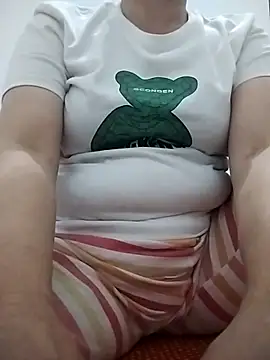 Maiaxoxo79 online show from May 3, 2026, 7:50 pm