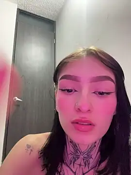 Snapshot of she-dulce chatting on June 9, 2026, 11:17 pm she-dulce online show from June 9, 2026, 11:17 pm