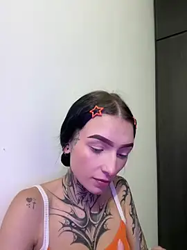 Snapshot of she-dulce chatting on May 6, 2026, 8:57 pm she-dulce online show from May 6, 2026, 8:57 pm