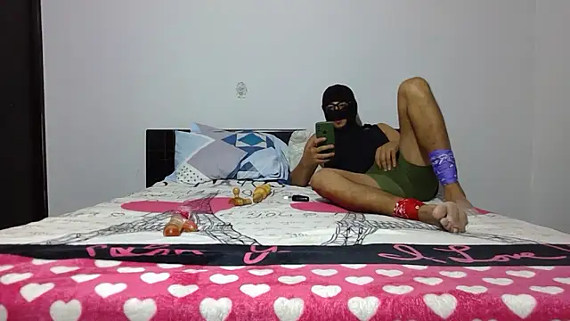 DuoCalienteshow69 online show from June 1, 2026, 3:55 pm