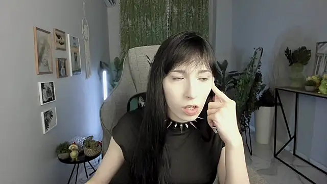 SeraphineSparda online show from July 4, 2026, 11:49 am