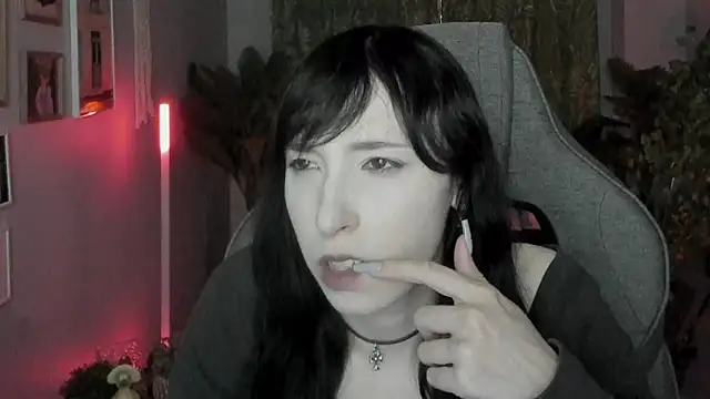 SeraphineSparda online show from July 17, 2026, 11:51 am