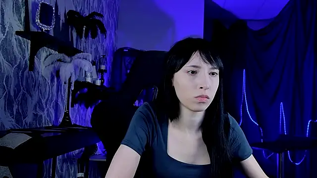 SeraphineSparda online show from July 6, 2026, 11:50 am