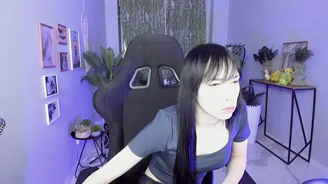 SeraphineSparda online show from May 28, 2026, 11:27 am