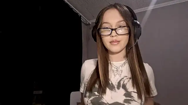 Katrinethequeen online show from May 4, 2026, 4:10 pm