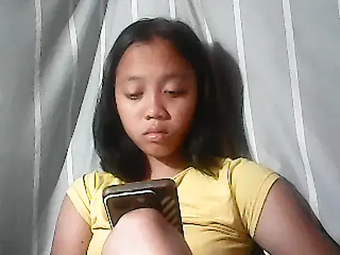 Snapshot of Yours_AsianPinayGirl18 chatting on June 5, 2026, 10:04 pm Yours AsianPinayGirl18 online show from June 5, 2026, 10:04 pm
