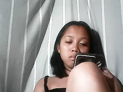Snapshot of Yours_AsianPinayGirl18 chatting on June 10, 2026, 9:49 pm Yours AsianPinayGirl18 online show from June 10, 2026, 9:49 pm